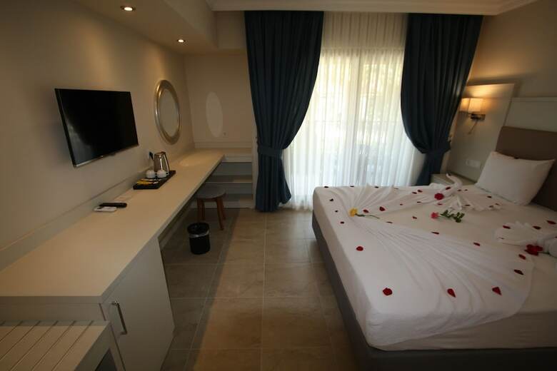 Hotel Holiday Calbis