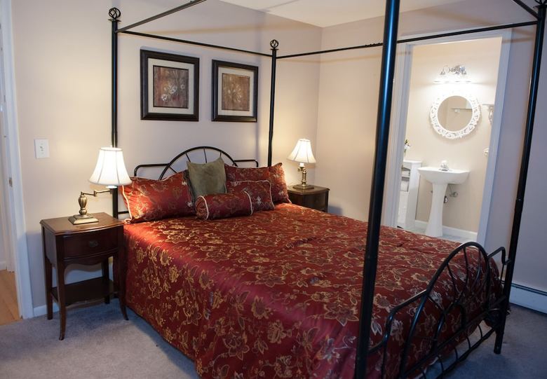 Cranberry Manor Bed And Breakfast Cape Cod