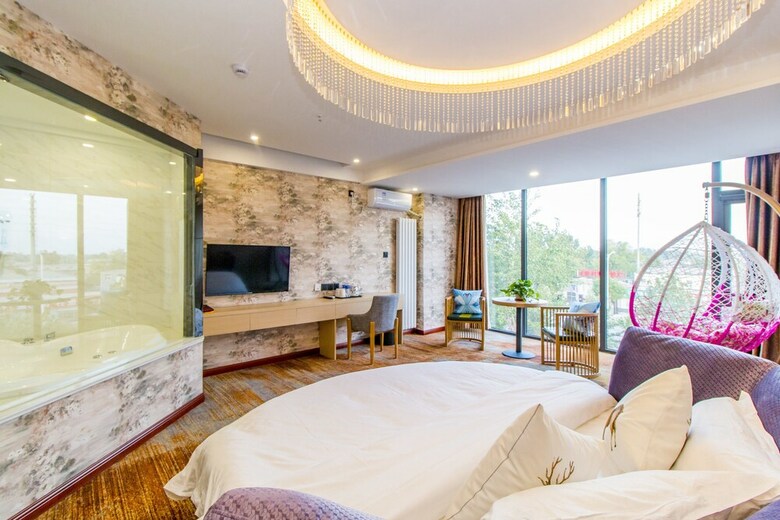 Ease Cloud Hotel