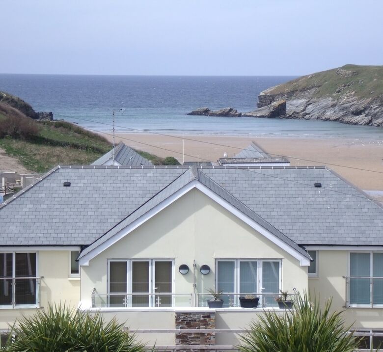 The Beach House & Porth  Sands Apartments