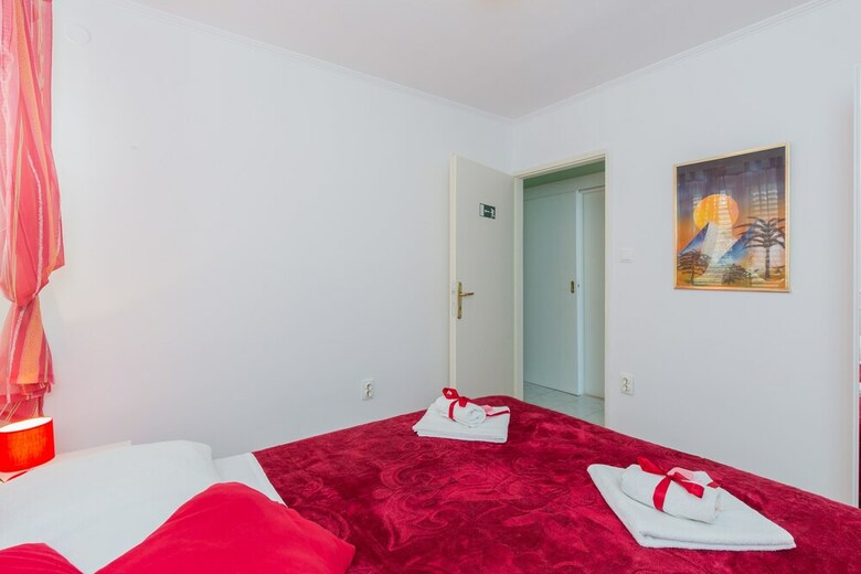 Apartments And Room Lora
