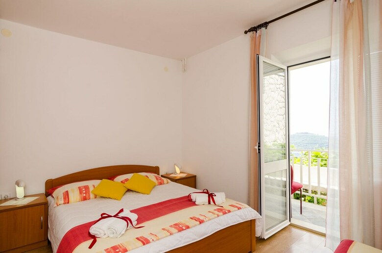 Apartments And Room Lora