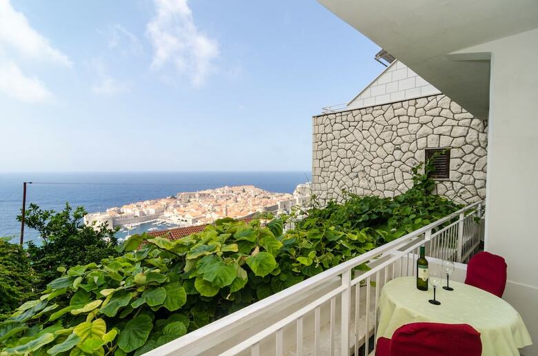 Apartments And Room Lora