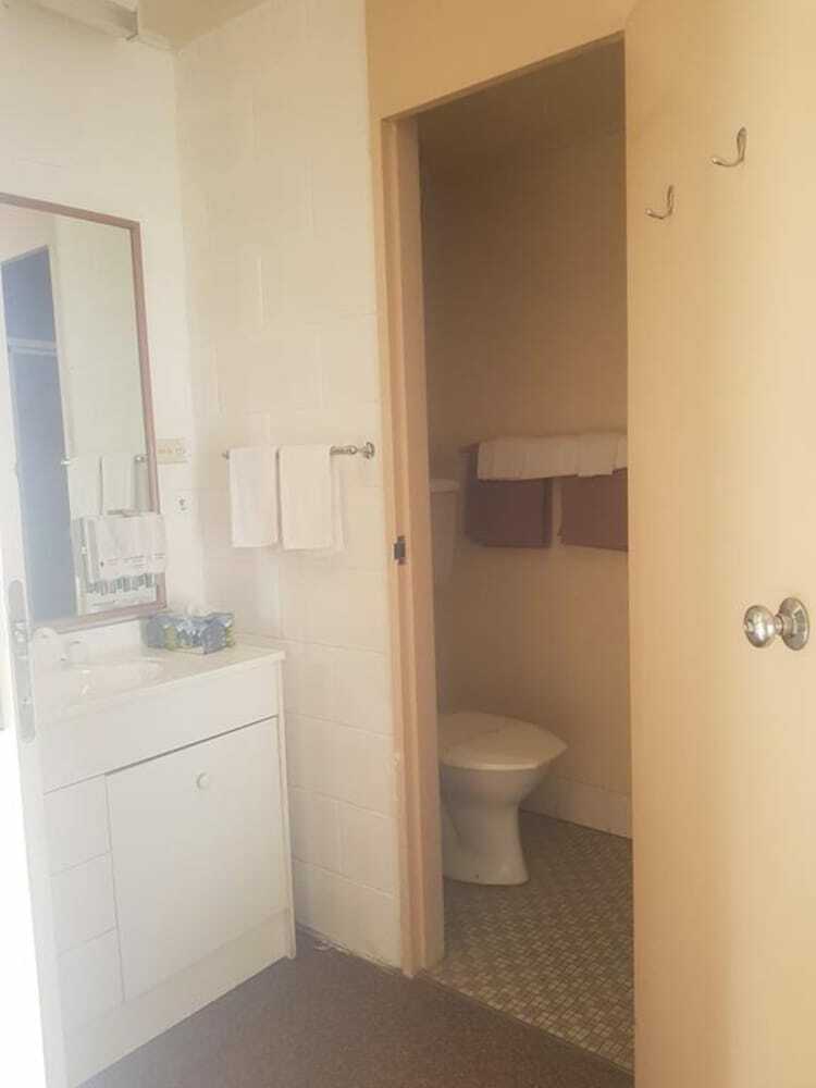 Snow Season Motor Inn