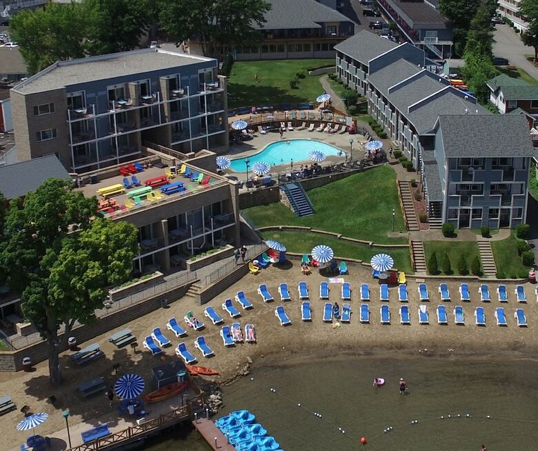 Hotel Surfside On The Lake