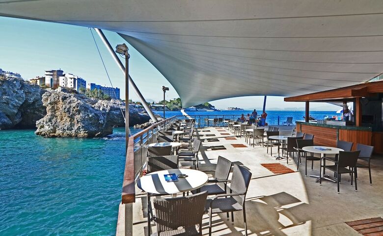 Korumar Deluxe Hotel