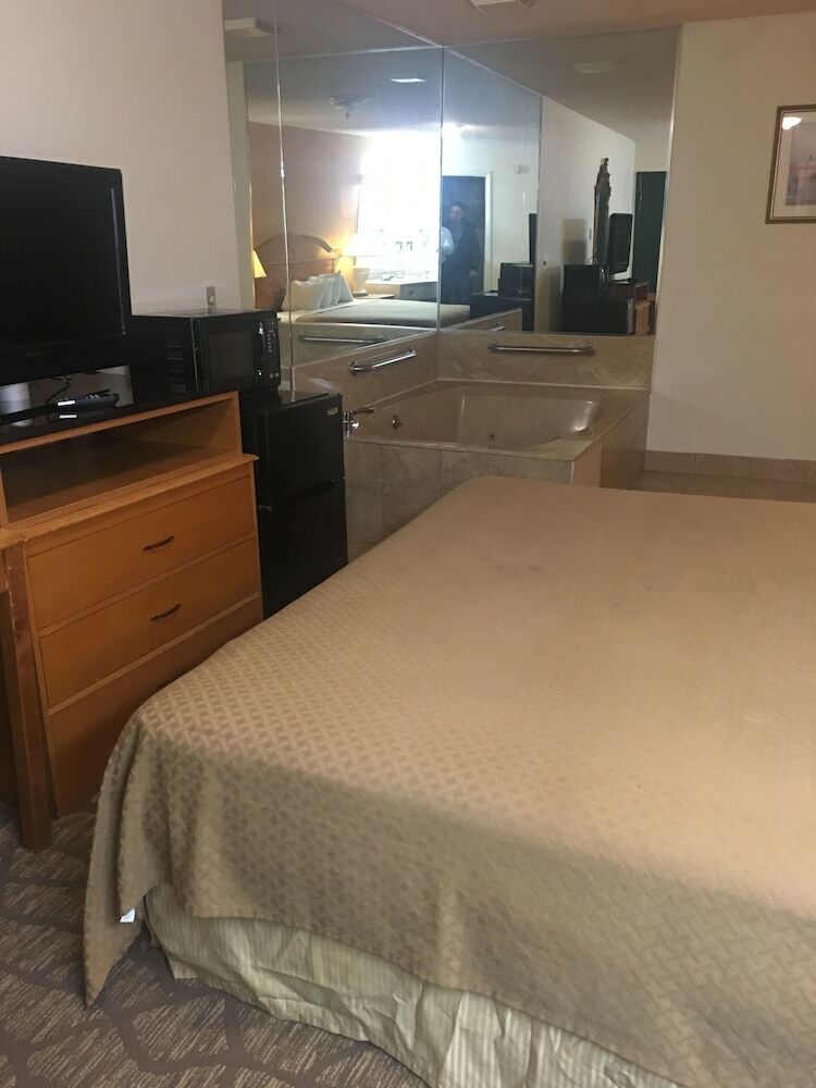 A Victory Hotel - Southfield