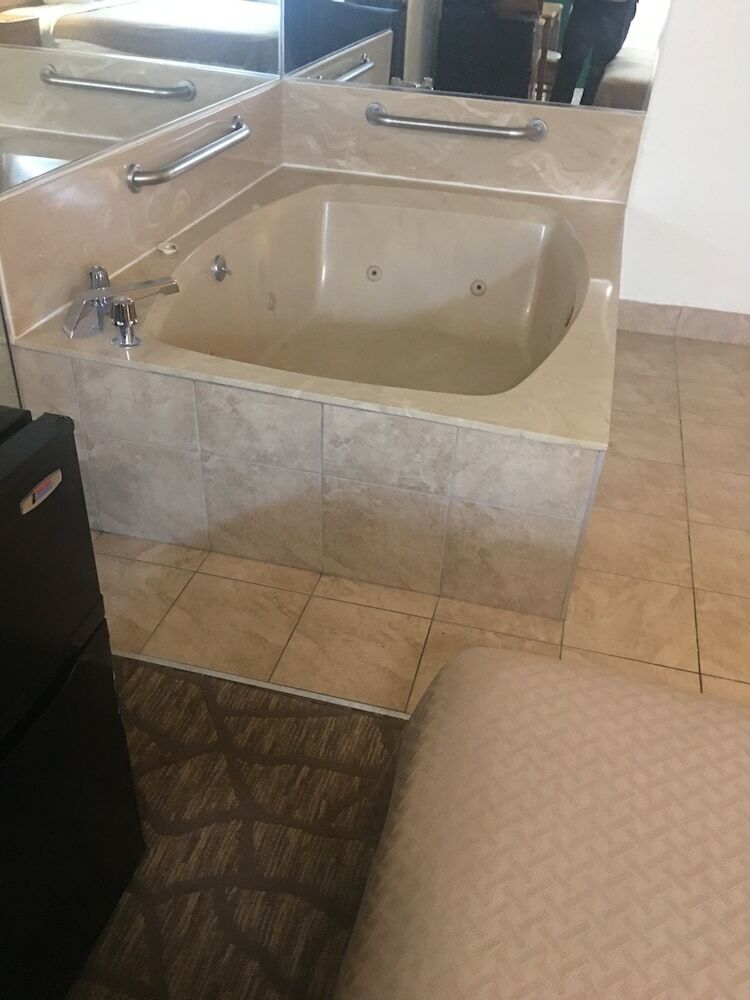A Victory Hotel - Southfield