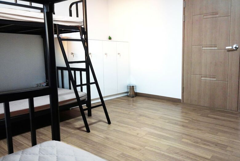 Hostal Guesthouse Enoch - Hostel