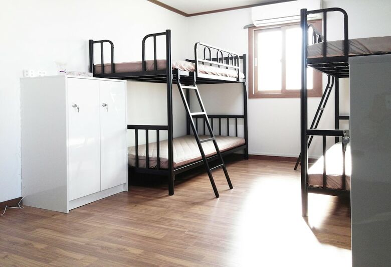 Hostal Guesthouse Enoch - Hostel
