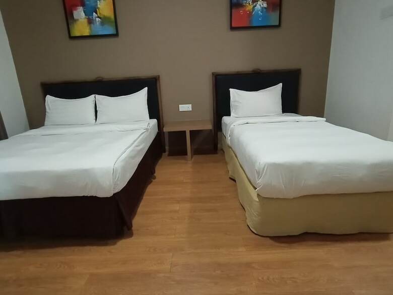 Oyo 89915 East Mount Hotel