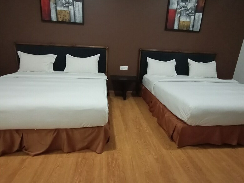 Oyo 89915 East Mount Hotel