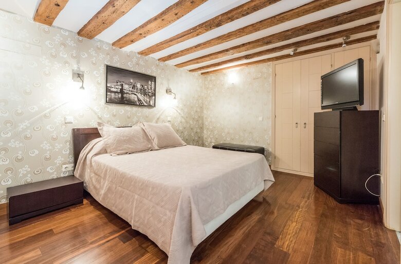Apartamentos Duplex 2 Dormitorios En Malasa�a