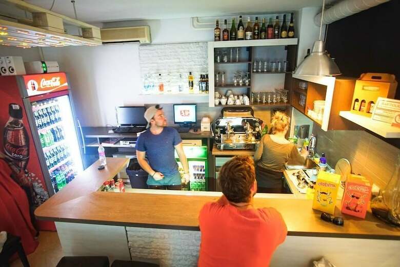 Hostal Whole Wide World Hostel & Bar