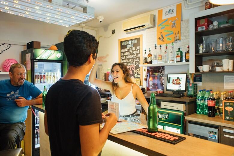 Hostal Whole Wide World Hostel & Bar