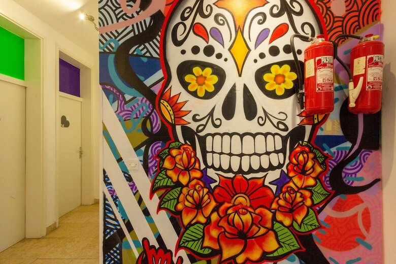 Hostal Whole Wide World Hostel & Bar
