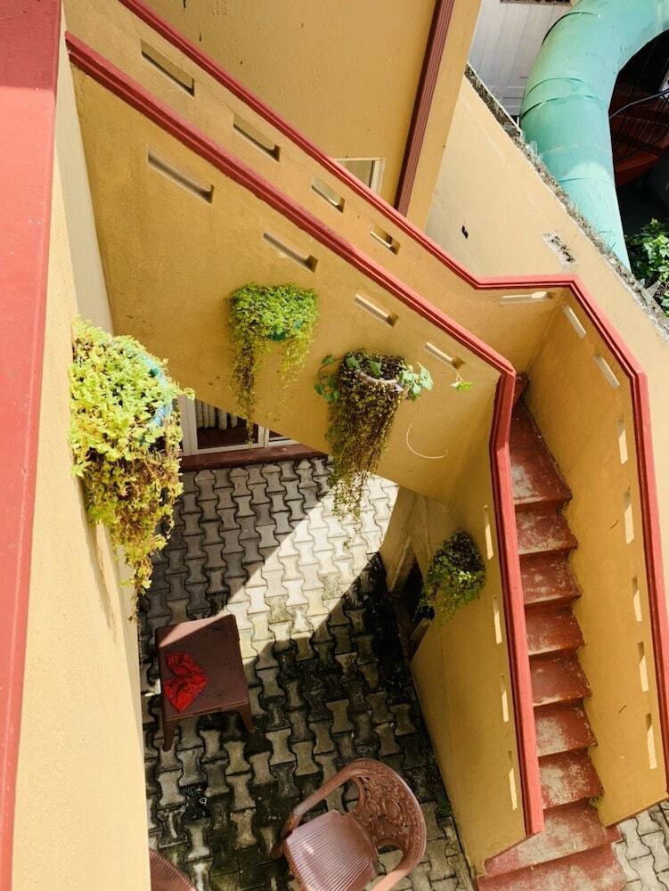 Hotel The Lavinia House