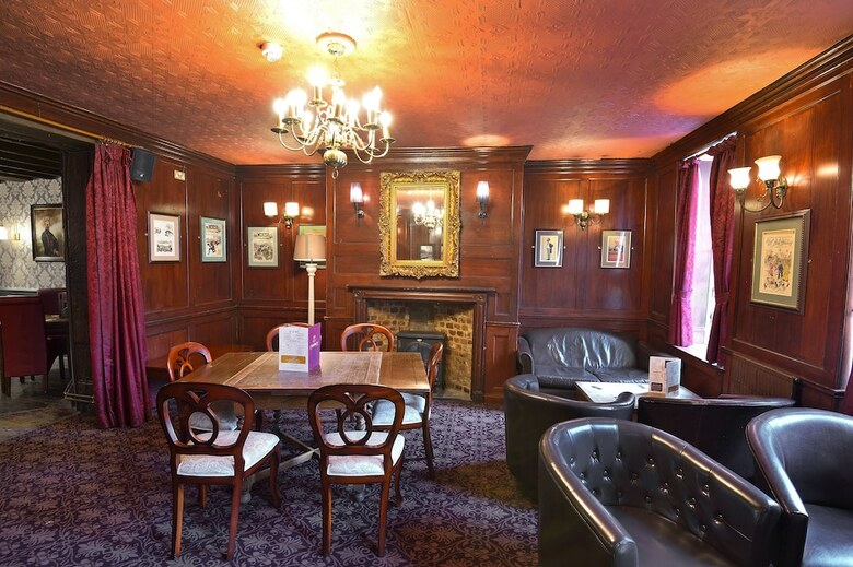 Posada The Royal Victoria & Bull Hotel