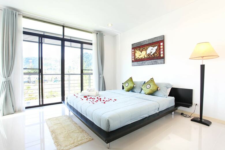 Luxury 3 Bedroom Apartment - A