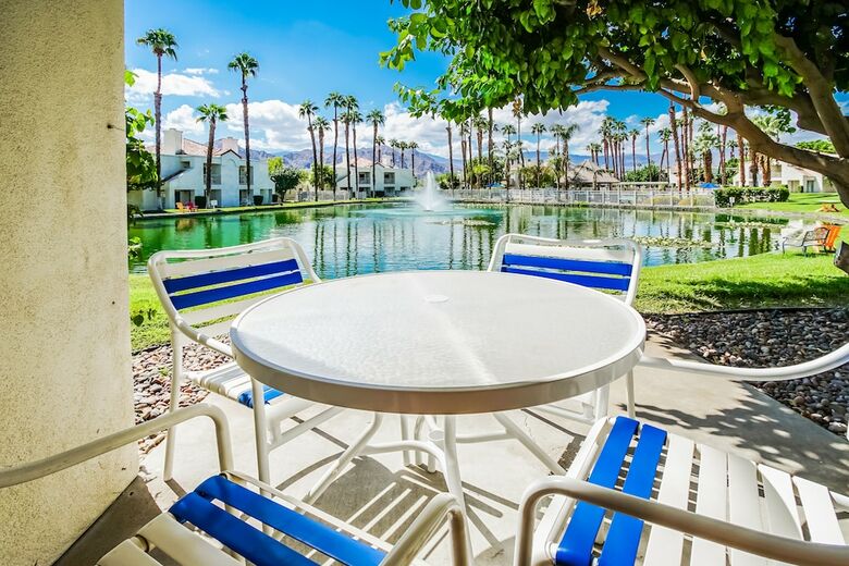 Hotel Desert Breezes Resort