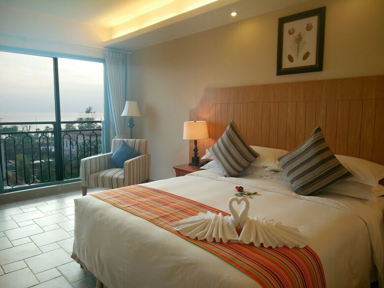 Twin Moon Bay Wehouse Hotel