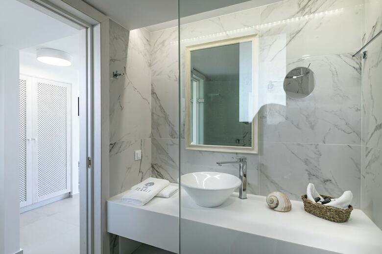 Hotel White Pearls Luxury Suites - Adults Only