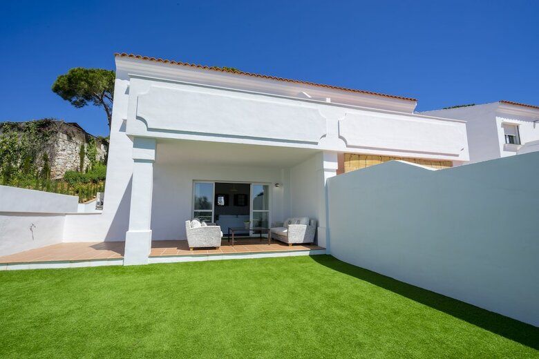 Apartamentos Cabopino House