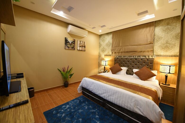 Aparthotel Clemence Hotel Suites