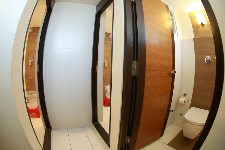 Breeze Suites Transit Hotel