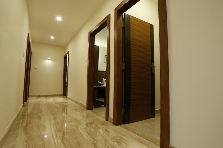 Breeze Suites Transit Hotel