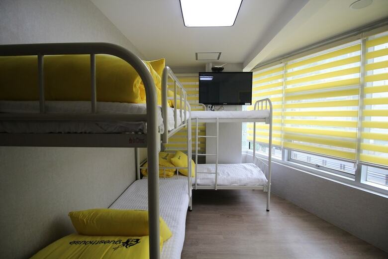 Hotel 24 Guesthouse Nampo Station