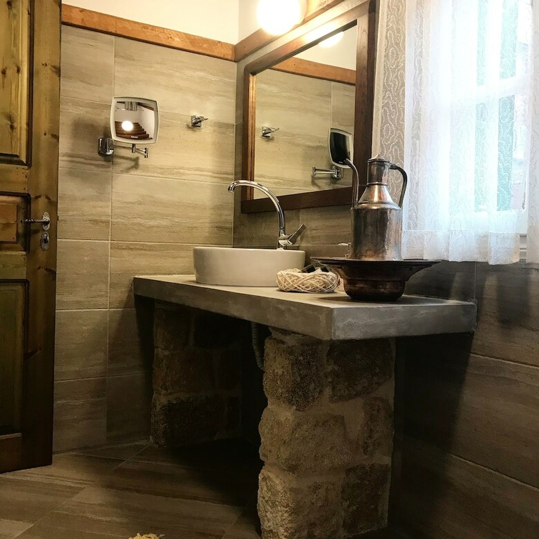 Saint Artemios Hotel And Oriental Suites