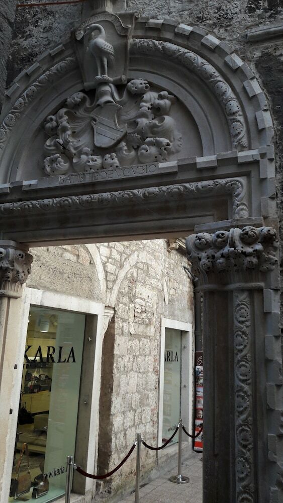 Apartamentos Gothic Palace - Luxury Rooms