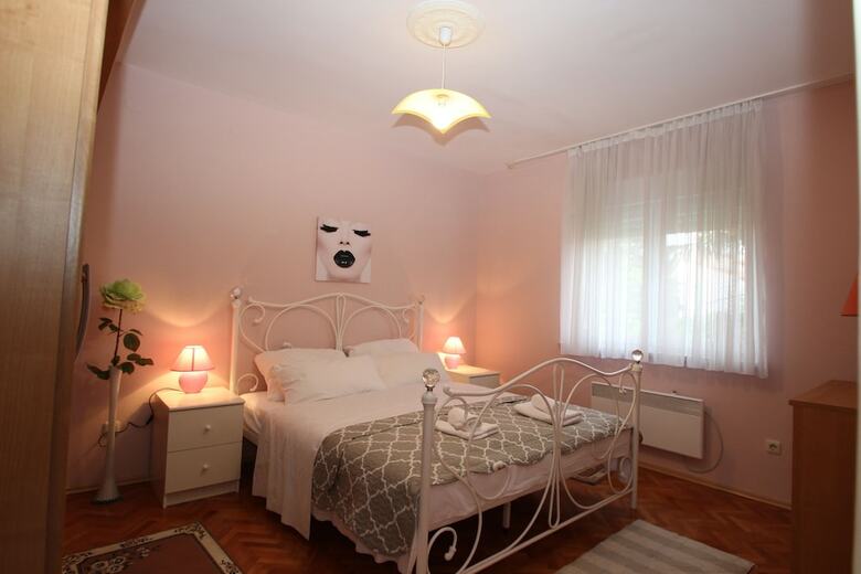 Hotel Guesthouse Emina