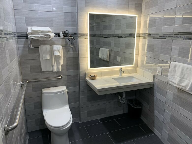Hotel Mirage Inn And Suites