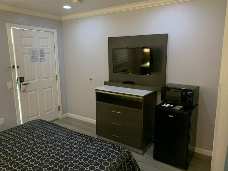 Hotel Mirage Inn And Suites