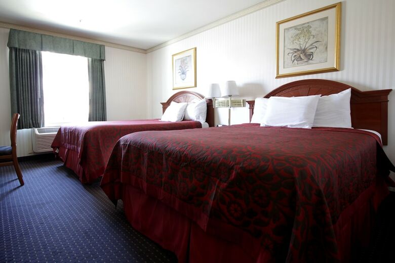 Hotel Mirage Inn And Suites