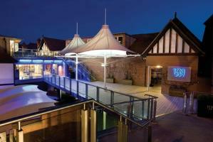 Hotel Holiday Inn Express Chester Racecourse(.)