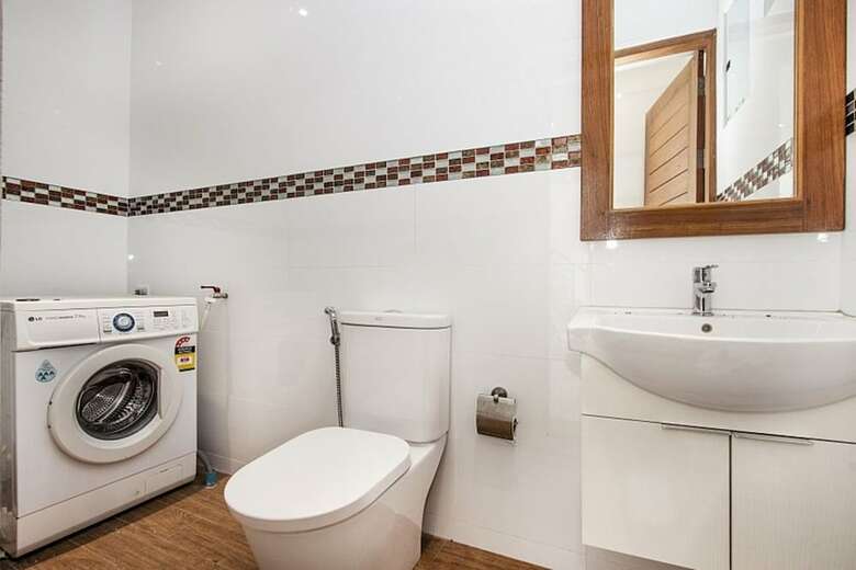 3 Bedroom Villa - Walk To Beach 12