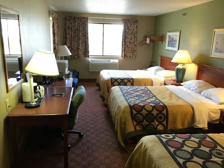 Motel Super 8 By Wyndham Howe