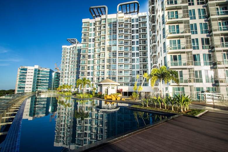 Aparthotel Csuites At 8 Newtown Residences