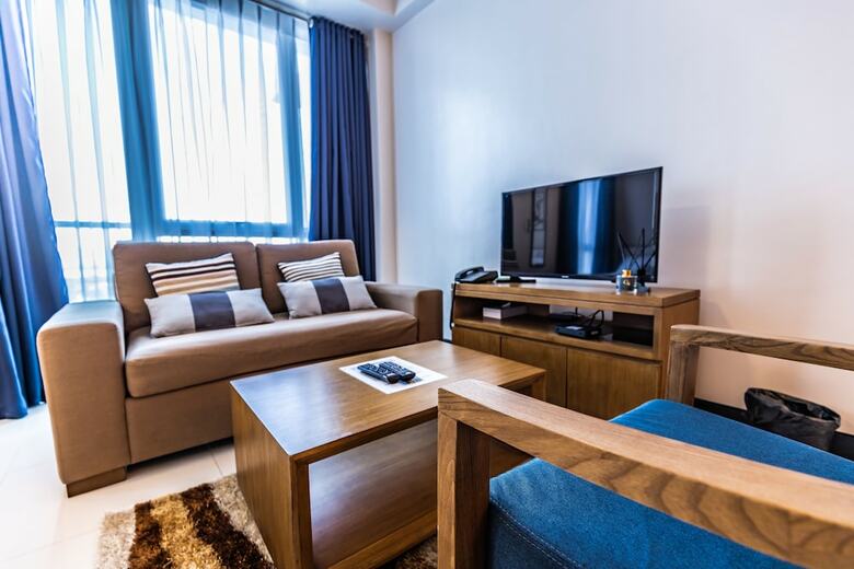 Aparthotel Csuites At 8 Newtown Residences