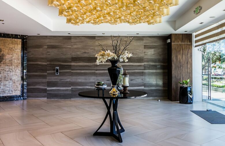 Aparthotel Csuites At 8 Newtown Residences