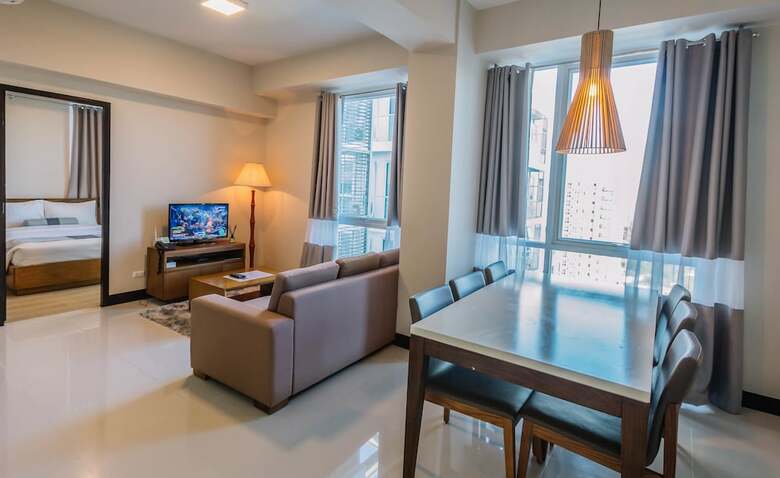 Aparthotel Csuites At 8 Newtown Residences