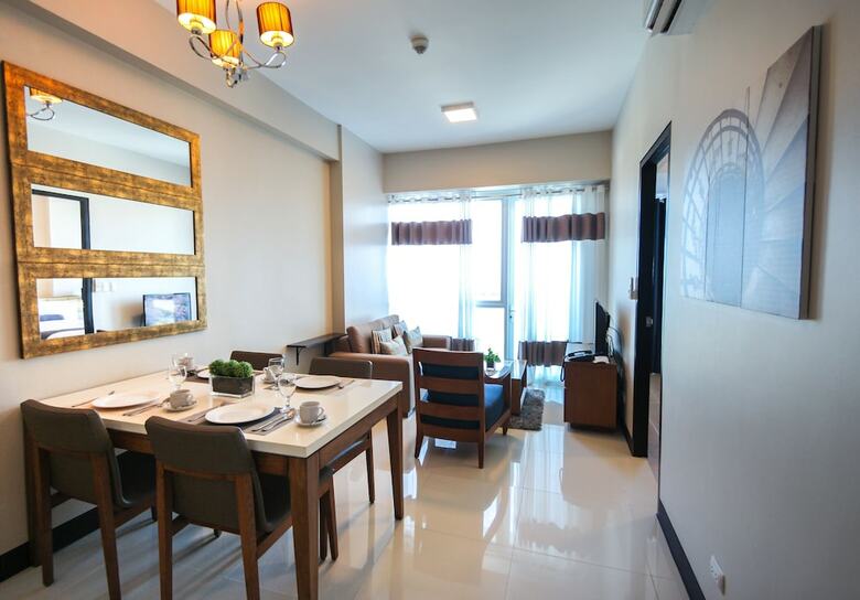 Aparthotel Csuites At 8 Newtown Residences