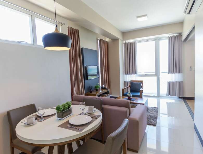 Aparthotel Csuites At 8 Newtown Residences