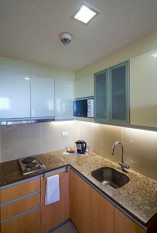Aparthotel Csuites At 8 Newtown Residences