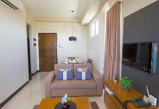 Aparthotel Csuites At 8 Newtown Residences