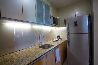 Aparthotel Csuites At 8 Newtown Residences