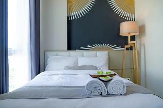 Aparthotel Csuites At 8 Newtown Residences